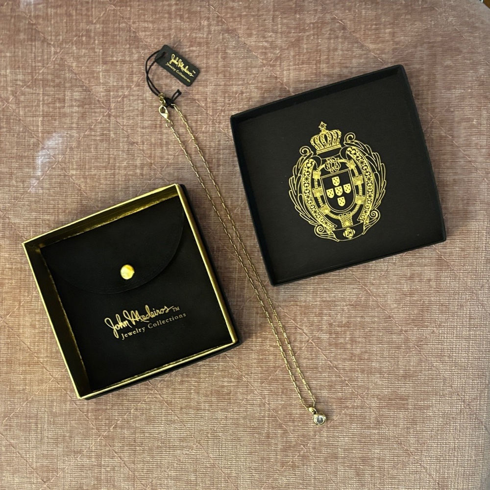 John Medeiros Gold Necklace with a bezel set crystal Roundstone pendant - Picture 2 of 2